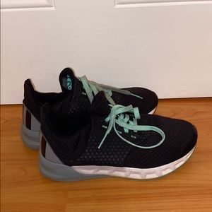 Adidas Falcon sneaker size 7